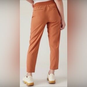 Athleta Women's Cropped Pants in Warm Tan